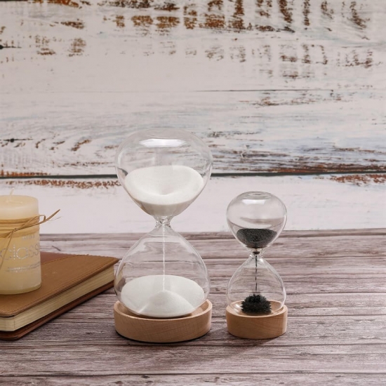 Magnetic sand hourglass set