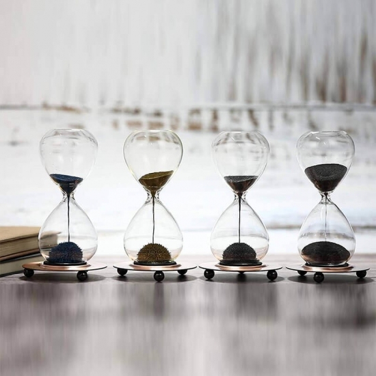 Magnetic hourglass with metal base