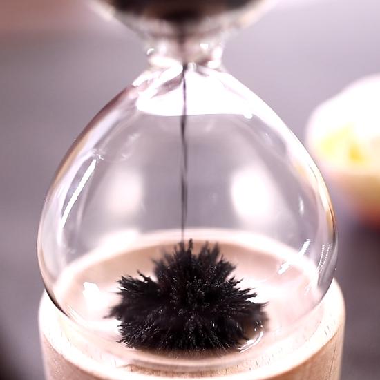 Magnetic sand hourglass set