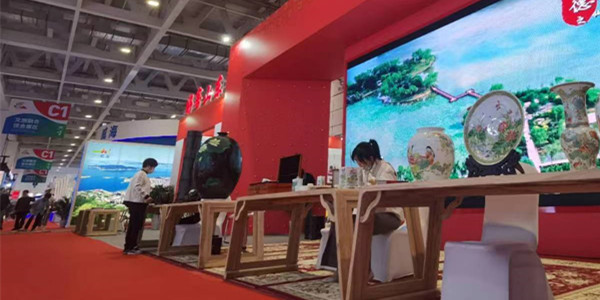 The 1st Traditional Chinese Crafts Fair Was Held in Jinan Today